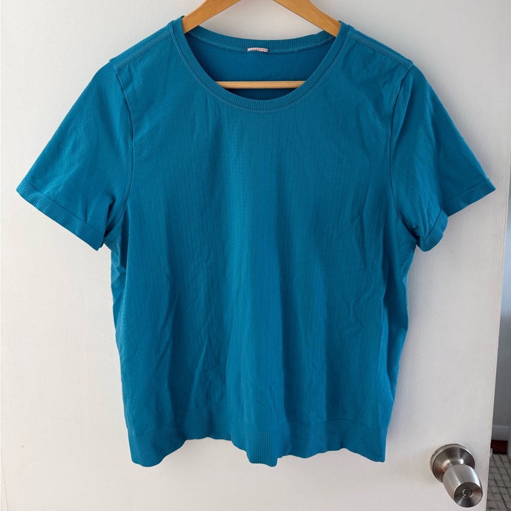 Women’s Athleta Blue Short Sleeve Crew Neck Top Size M
